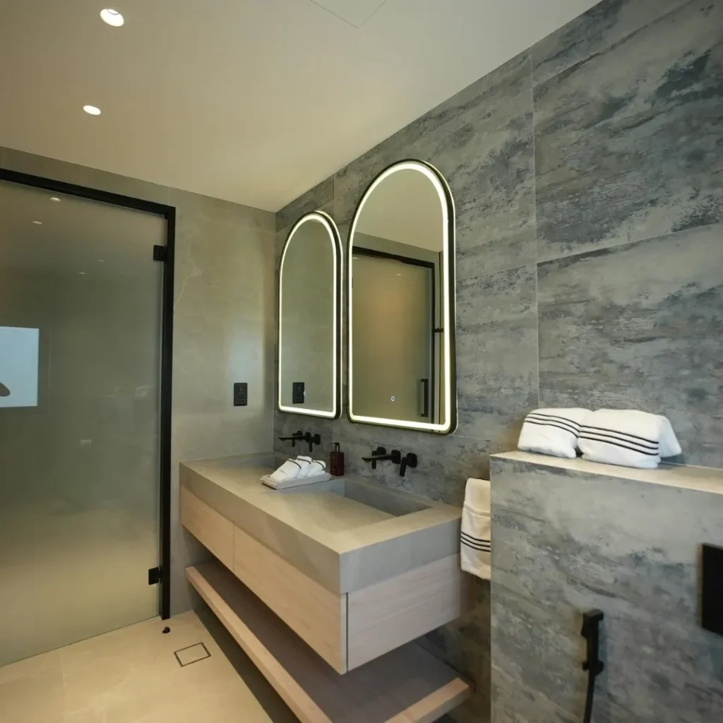 Cuánto cuesta la mano de obra para enchapar un baño en Bogotá