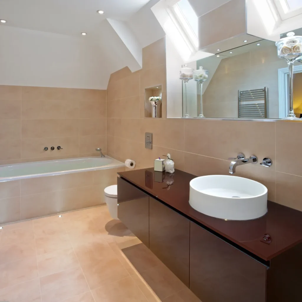 Cuánto cuesta la mano de obra para enchapar un baño en Bogotá